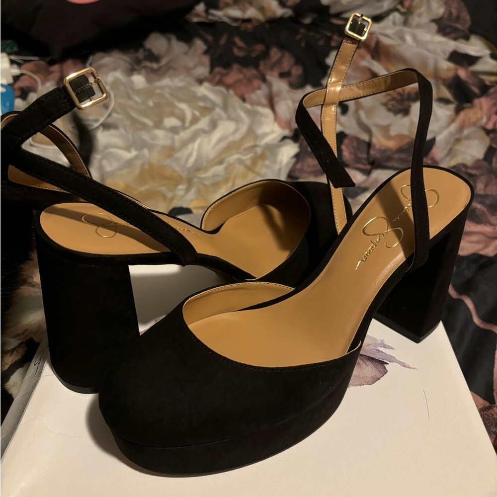 BRAND NEW Jessica Simpson black pumps